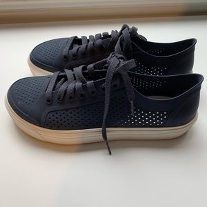 Crocs women’s water shoes